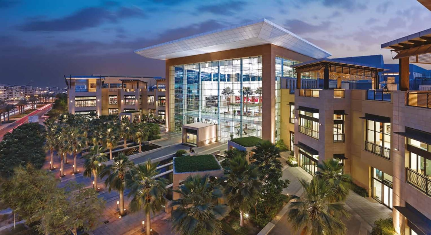 Al Multaqa Avenue Gallery
